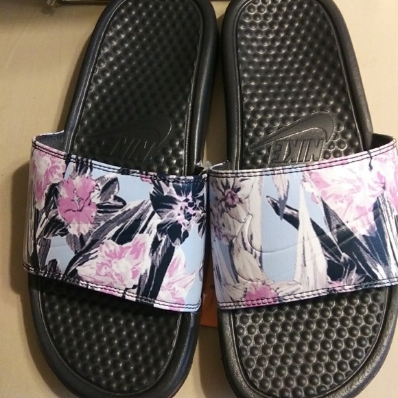 Nike Slides - Picture 3 of 8